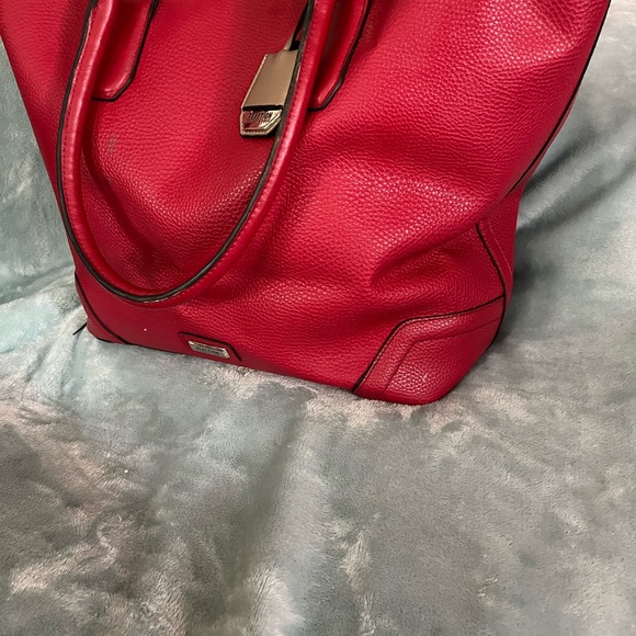 Kenneth Cole Reaction New York, Gorgeous, red, key hook on side - Picture 2 of 5
